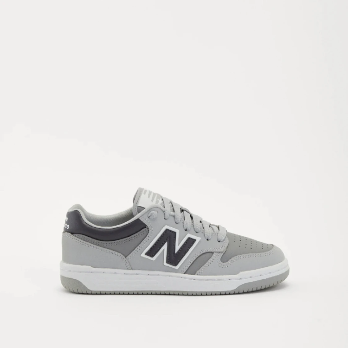 Oanvända grå new balance  - 90