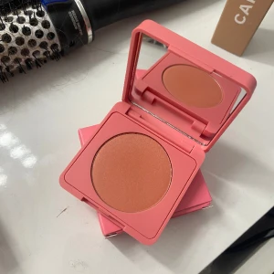 Caia blush 🩷 - Caia blush i förgen cake pop, endast öppnad men ej testad då jag redan har en lika dan 🩷