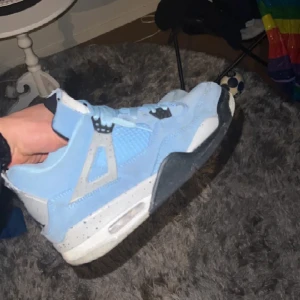 Jordan 4s - Lite använda men känns som nya 