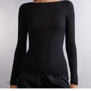 Intimissimi intressekoll - Intressekoll på min svarta intimissimi tröja. Inte helt säker på om jag ska sälja. Små defekter förekommer 🩷