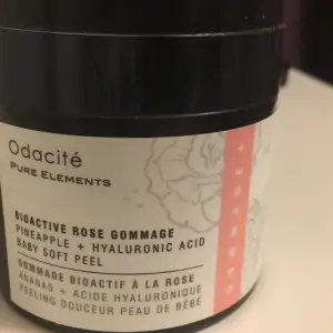 Odacite Pure Elements Bioactive Rose Gommage Pineapple + Hyalronic Acid Baby Soft Peel  Ca, 70% kvar. Nypris 789 kr. Kan skickas. 