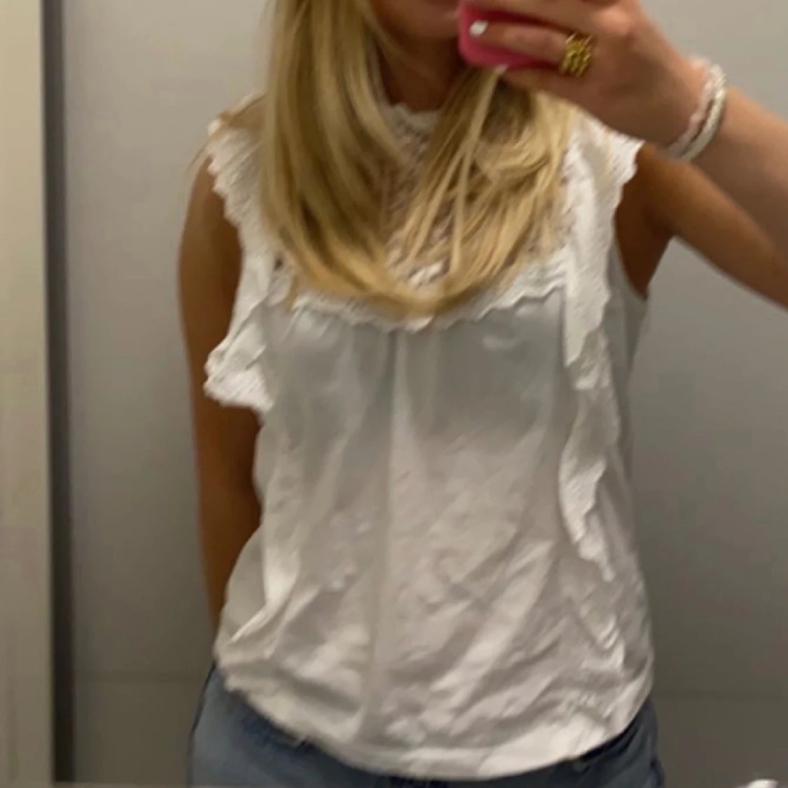 Vit blus från MANGO