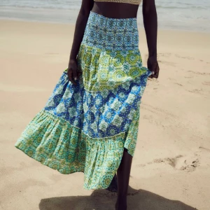 Zara långkjol - Säljer denna superfina långkjol från zara då den inte kommer till användning, använd 1gång & har INGA defekter. Ny pris 399kr säljer för 250kr