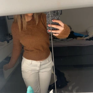 Brun stickad tröja  - Är från zara o kommer ej till användning längre säljer för 70kr
