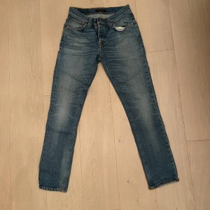 Jeans  - Ett par nudiejeans i regular fit, 31/33