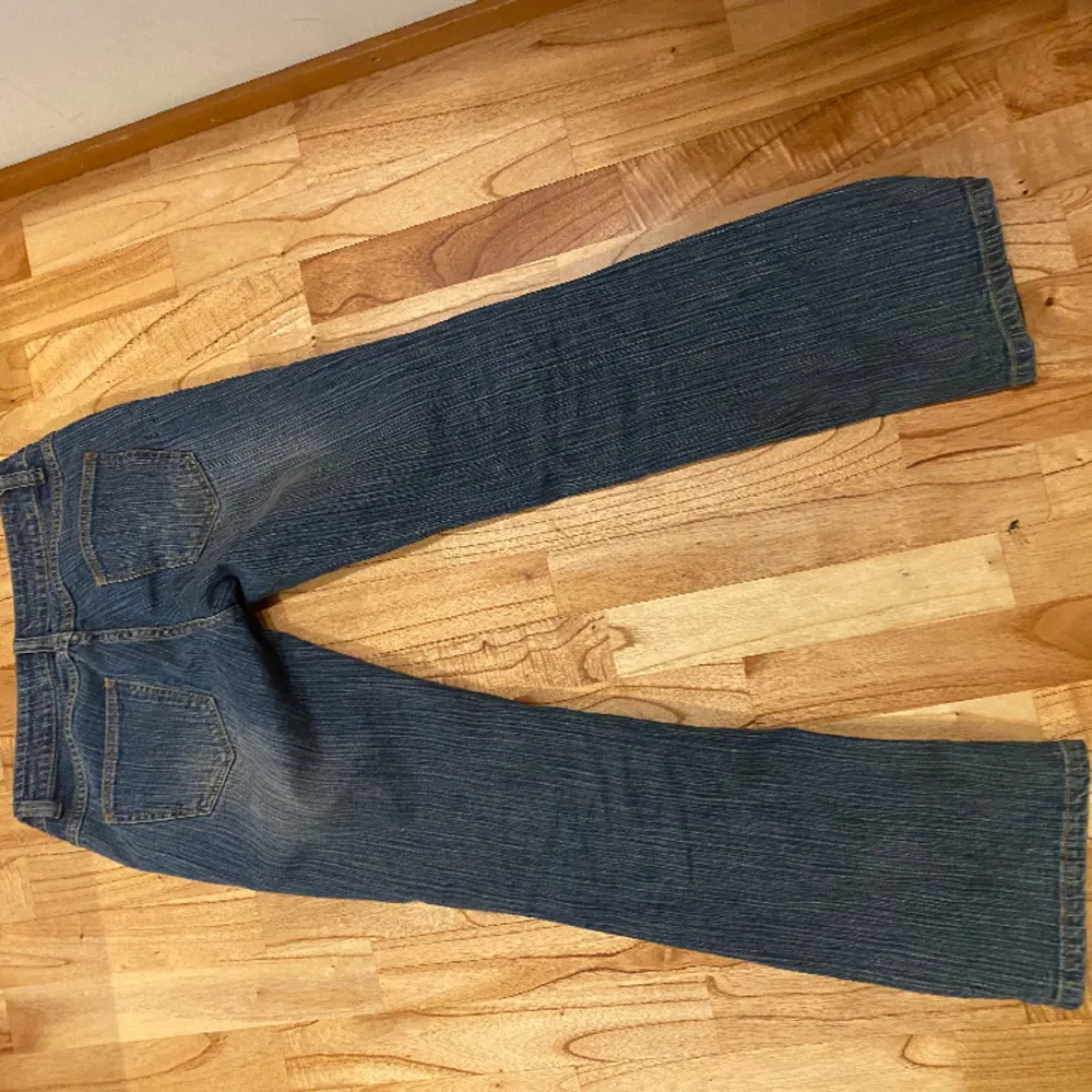 Jätte snygga lågmidjade bootcut jeans från brandy Melville!💕 I princip oanvända. Jeans & Byxor.