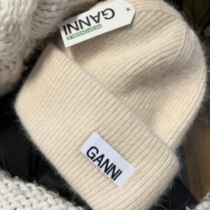 Ny mössa - Ny ganni mössa oanvänd, inga defekter lapp kvar 💗