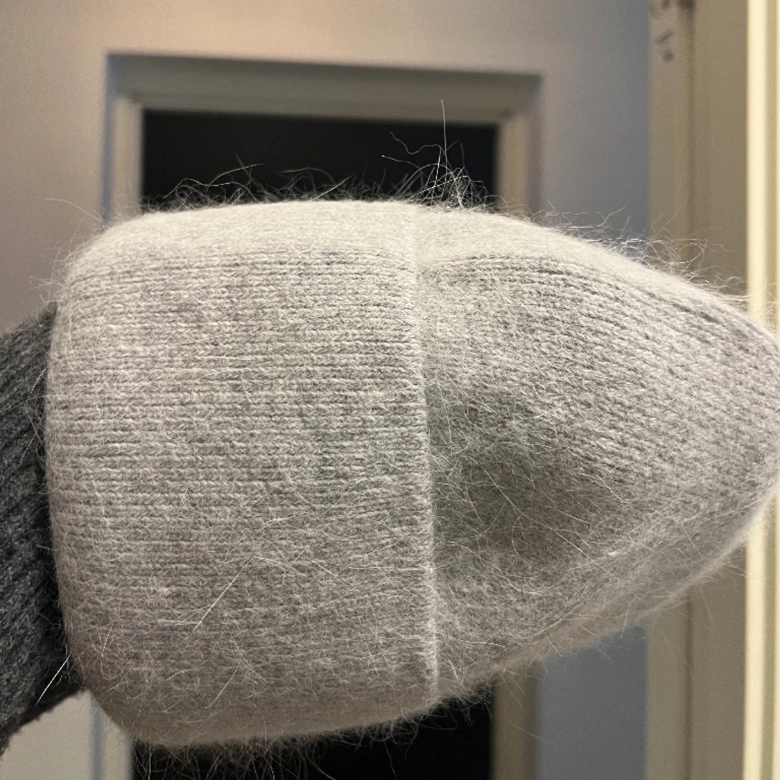 Ljusgrå mössa  - 90