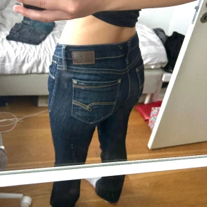 Mavi jeans - Säljer mina jättefina bootcut jeans från Mavi💓💓 De har tyvärr blivit lite för stora för mig. Jag köpte dom för 629kr från Zalando. Storleken är 30/30 (midja/längd).