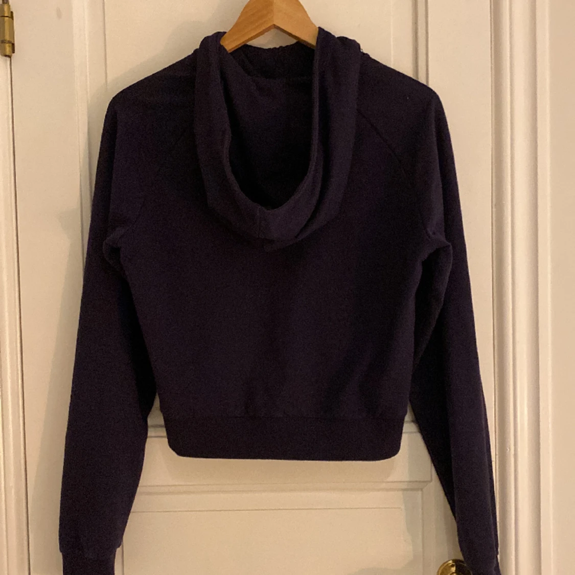 ICIW tränings ziphoodie i en kortare modell - 90