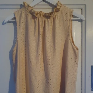 Top - Lien krage och knyt bak i nacken 