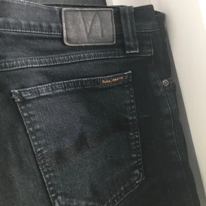 flared jeans low waist - W31 L32 skulle säga med andra ord att byxorna passar mer om man har Stl S(produkten är  liten i storlek) ❤️ köpte dem för ett år sen har ej använts . Pris går och diskutera FRI FRAKT 