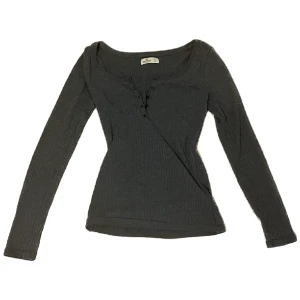 söt långärmad tröja från Hollister - söt långärmad tröja från hollister <3 säljer pga fel storlek