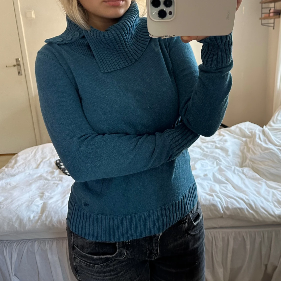stickad tröja med hög krage  - 91
