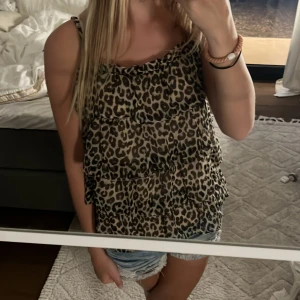 Leopard linne - Är i strl L men passar jättebra för mig som är XS