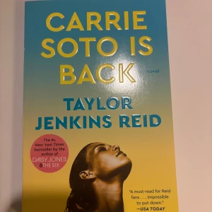 Carrie Soto is back bok - Carrie Soto is back av Taylor Jenkins Reid. Väldigt bra bok en av mina favoriter. Skriv för frågor! Säljer massor av andra böcker i min profil så kan samfrakta. 💕💕