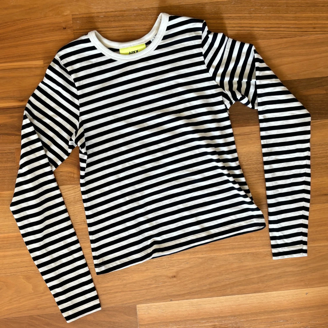 Randig, stretchig tröja - 90