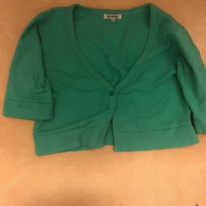 Grön bolero - Superfin, storlek M men passar även mig som har xs-s