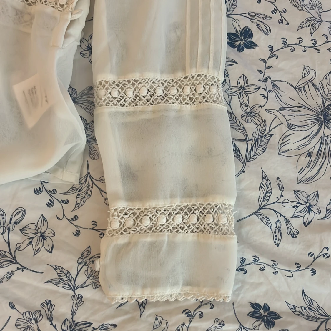 Genomskinlig blus  - 92