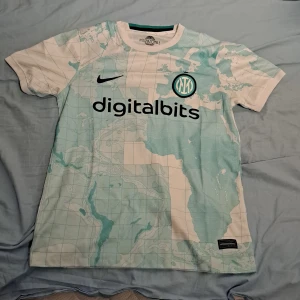 Inter tröja vit och ljusblå  - Nyskick!  Herrstorlek M