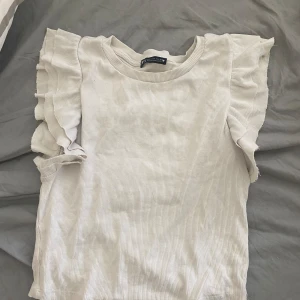 Söt vit topp - Gullig vit topp från med volang från zara