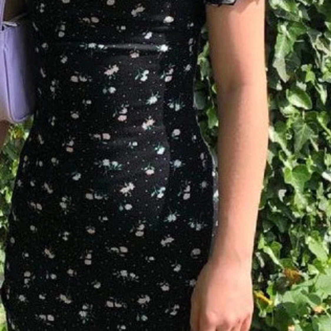 Svart blommig klänning  - 90