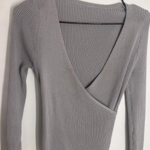 V-ringad tröja  - En jättefin v-ringad tröja 😊