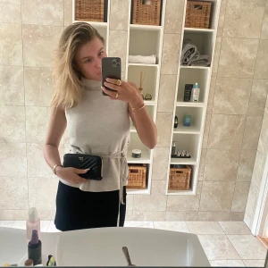 Victoria Secret plånbok  - Säljer min Victoria Secret plånbok pga jag har trönnat på den. Inga defekter finns. 