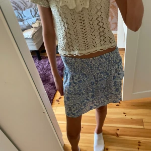 Volangkjol - Volangkjol från bik bok. Blå med blommor. Bra skick!❤️❤️