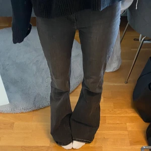 Jeans  - Så snygga och använda fåtal gånger😍😍vill bli av med!!
