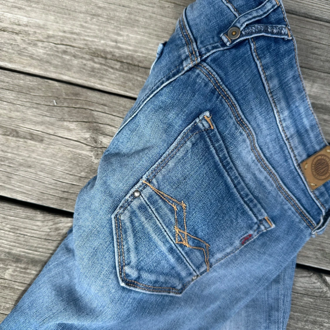 Låga jeans utsvängda /raka  - 92