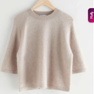 & other stories tröja  - Säljer min sköna & other stories tröja då den inte kommer till användning💕 perfekt nu till hösten!