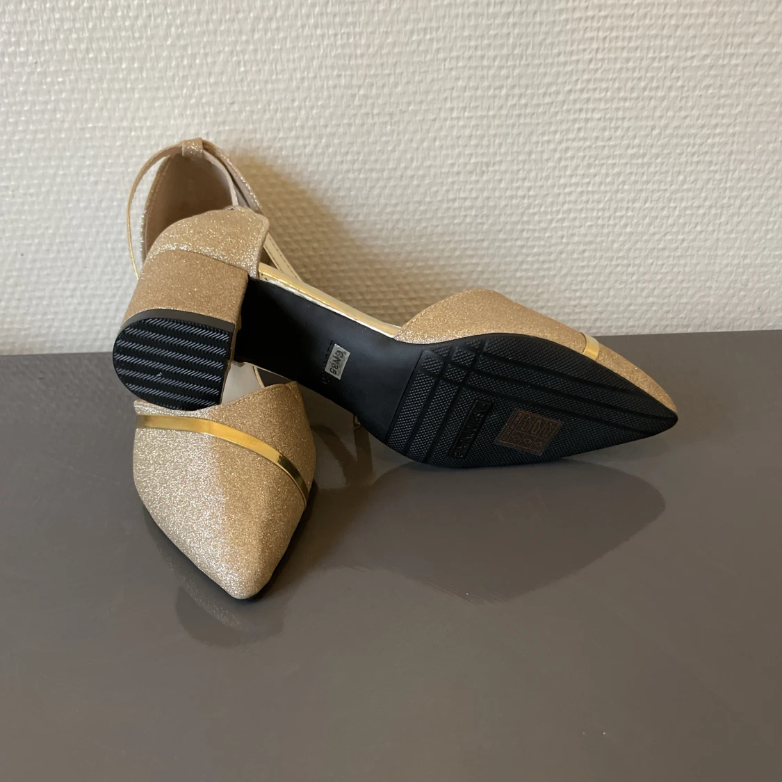 Glittrig damskor - 91