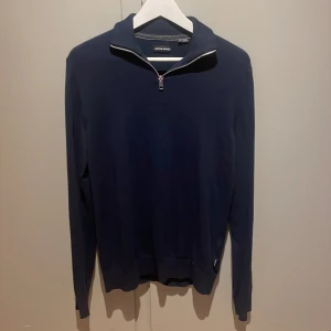 Zip Tröja - Zip tröja från Jack&Jones (helt ny) Säljes då den inte passade mig.