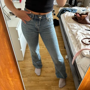 Jeans från H&M. 🤍 - Jätte fina jeans från H&M med en fin tvätt. 🙌🏻🙌🏻