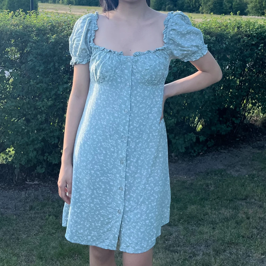 Gullig blommig sommarklänning