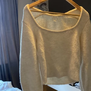 Stickad tröja  - Stickad tröja avvänd 1 gång 