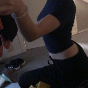 Svarta lågmidjade mjukis byxor  - Sköna lågmdijade mjukis byxor