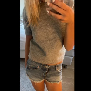 Zara tröja - Jättefin stickad kortärmad från zara i storlek s💕💕nypris: 329💓nyskick, köpt på plick men var fel storlek, inte mina bilder💗