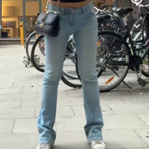 Ltb jeans - Säljer dessa superfina lågmidjade ltb jeans. De har lite slitningar längst ner och ett litet ihopsytt hål på insida lår men inget märkbart❤️