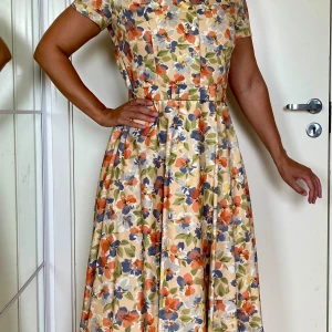 Floral Vintage Dress „Sheldon’s Mom” - New, with, tags, worn only once for the recordings.  The dress is from 2020 and made in Poland (EU).  Great quality, nicely sewn. It was a gift from the brand.