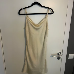 Söt klänning - Söt klänning i finaste färgen!