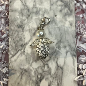 Vit och silver lyckoängel #2 - Vit och silver lyckoängel.