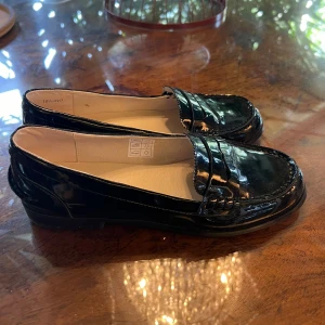 Skor - Svarta lack skor