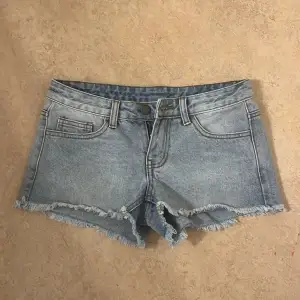 Skit snygga lågmidjade shorts som tyvärr inte kommer till användning och är helt oanvända!