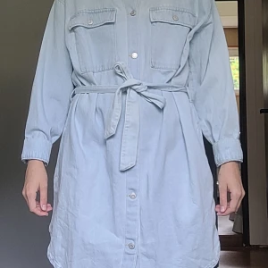 Jeans klänning  - Fint skick, aldrig använd😇
