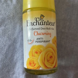 Deodorant - Den kommer från utomlands, den doftar verkligen blommor och typ lite starkt samtidigt också. Har massor av sånna men alla är ej använda. Så såklart får du en som inte är använd🥰