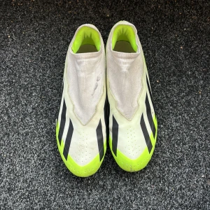 Nike fotbollsskor  - De är använda i ett få tal månader, lite färg på de annars funkar de som helt nya