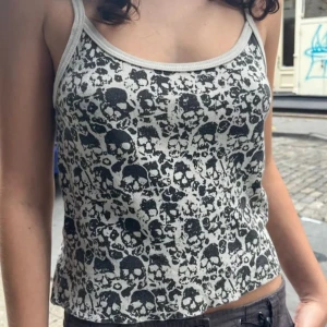 Brandy Melville top  - Super snygg topp från brandy Melville! Toppen är aldrig använd 💞 