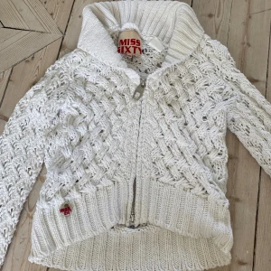 Miss sixty stickad tjocktröja - Miss sixty tjocktröja, stickad, vit, kofta 